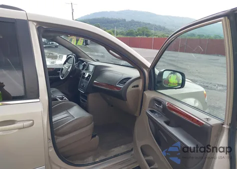 2014 Chrysler Town & Country Touring z USA, uszkodzony, nr VIN 2C4RC1BG3ER270416